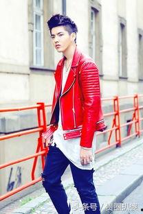 穿红色内裤男明星,揭秘穿红内裤男明星的时尚潮流与个性魅力