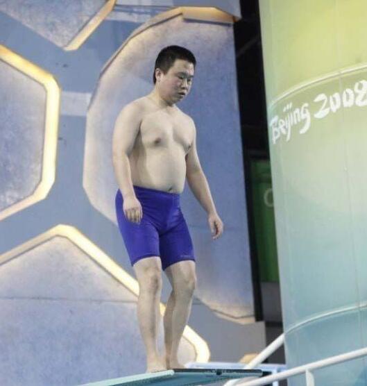 明星紧身尴尬,时尚与不适的碰撞