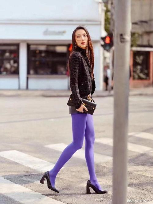 妈妈腿上的紫色丝袜诱惑