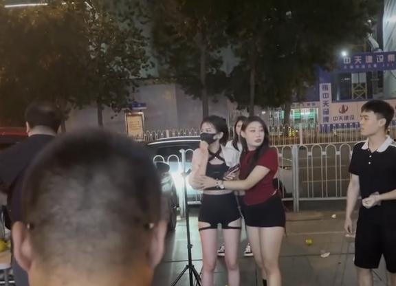 网红刘二萌吃瓜事件视频,揭秘网红圈内的真实风波