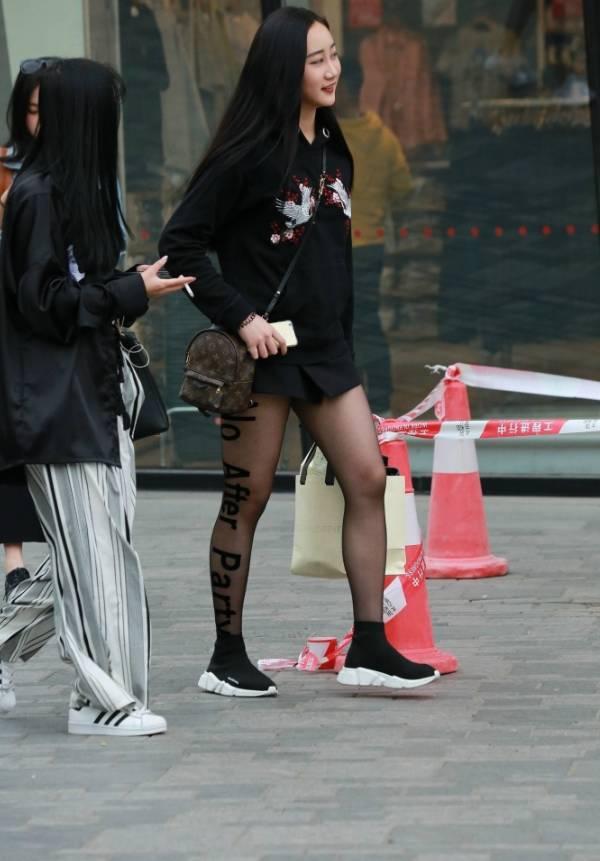 邻居的丝袜10p,揭秘邻居的10P私密瞬间