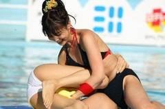 日本综艺比基尼肉搏,日本综艺的另类激情对决