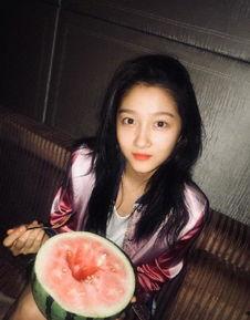 吃瓜娱乐关晓彤,吃瓜娱乐背后的青春偶像